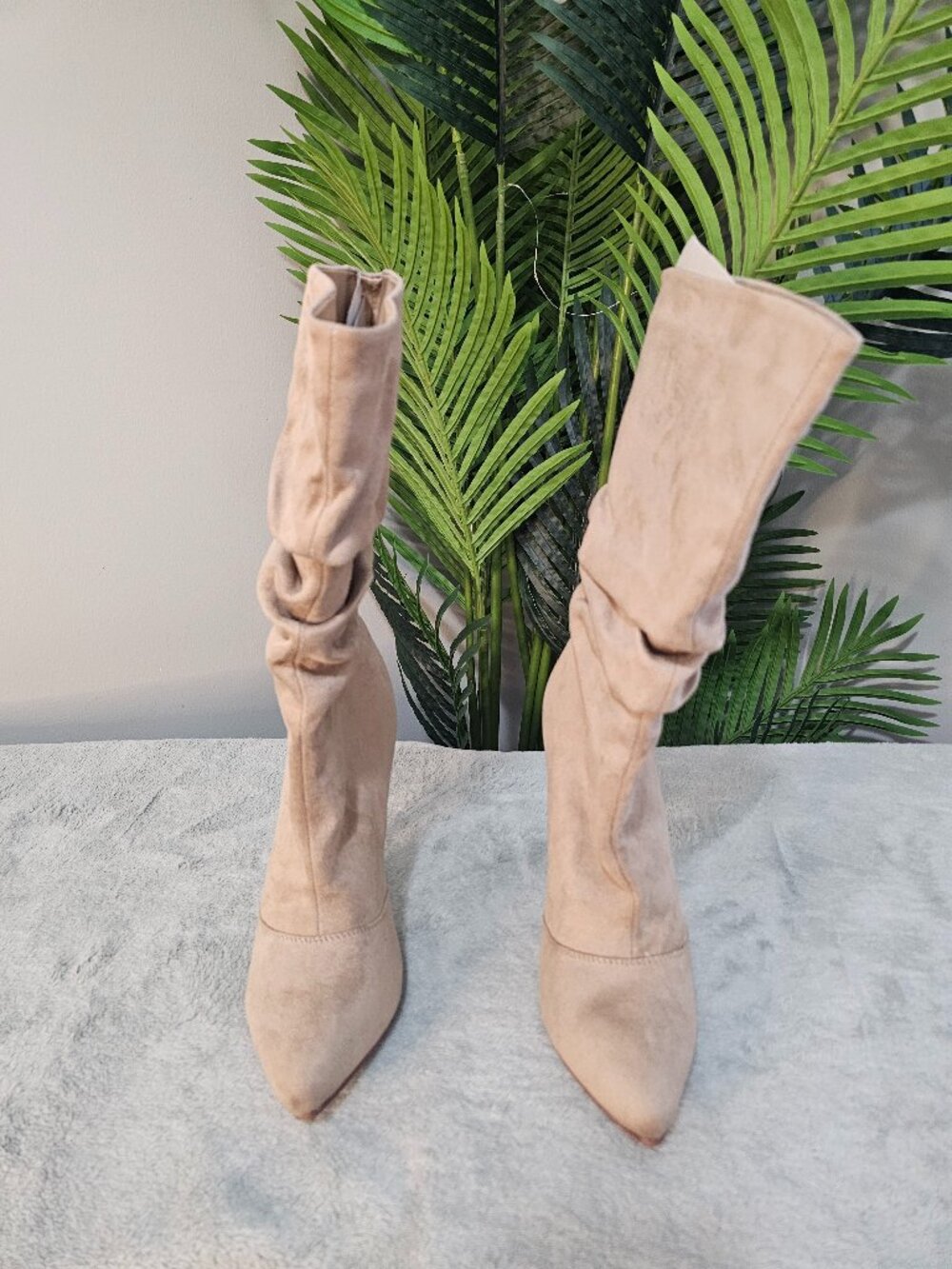 Venus Nude Slouchy Suede Knee High Boots Sz 9